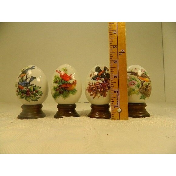 Set of Vintage Collectible Avon Four Seasons Porcelain Eggs 1984 w/ wooden stand - Picture 13 of 13